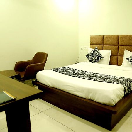 Prism Grand Hotel Zirakpur Exterior foto