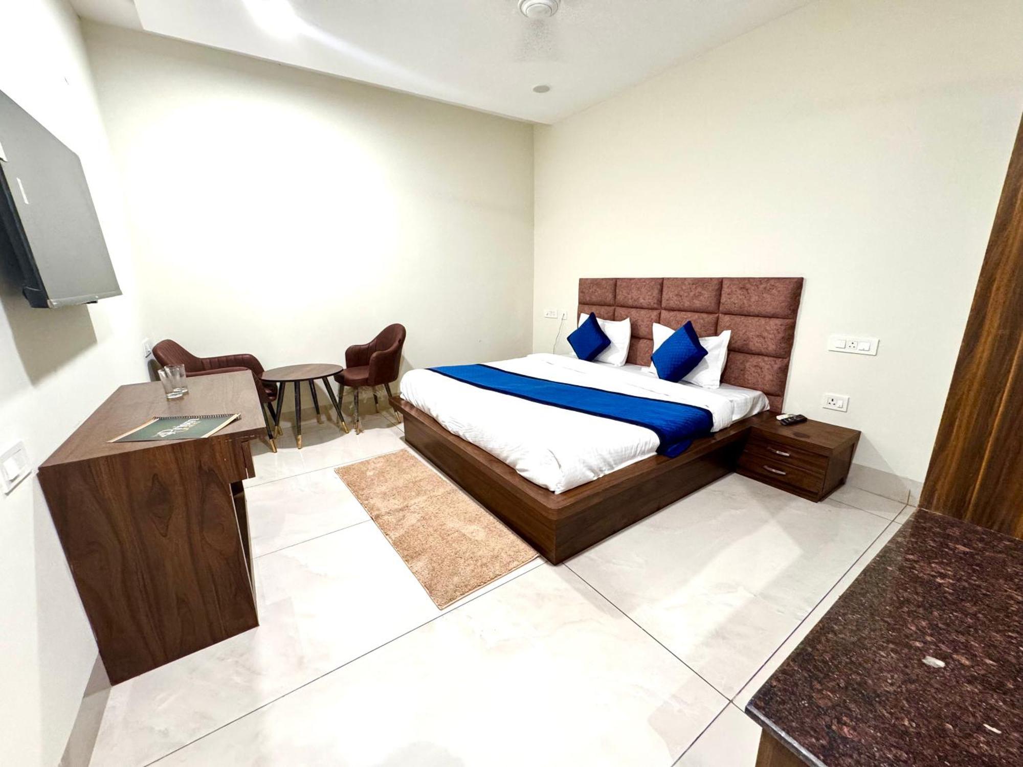 Prism Grand Hotel Zirakpur Exterior foto