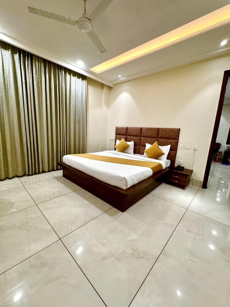 Prism Grand Hotel Zirakpur Exterior foto
