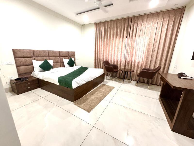Prism Grand Hotel Zirakpur Exterior foto