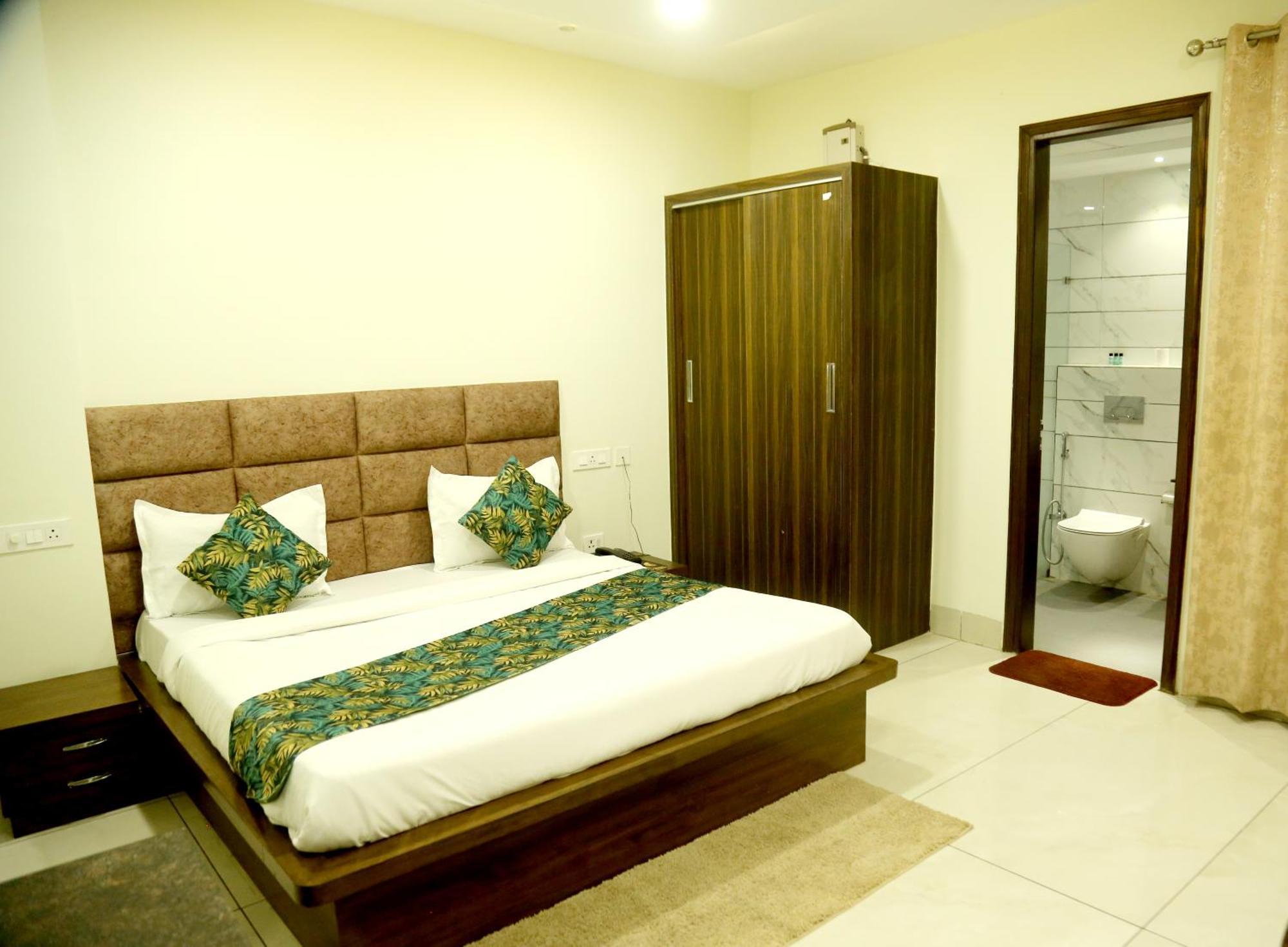 Prism Grand Hotel Zirakpur Exterior foto